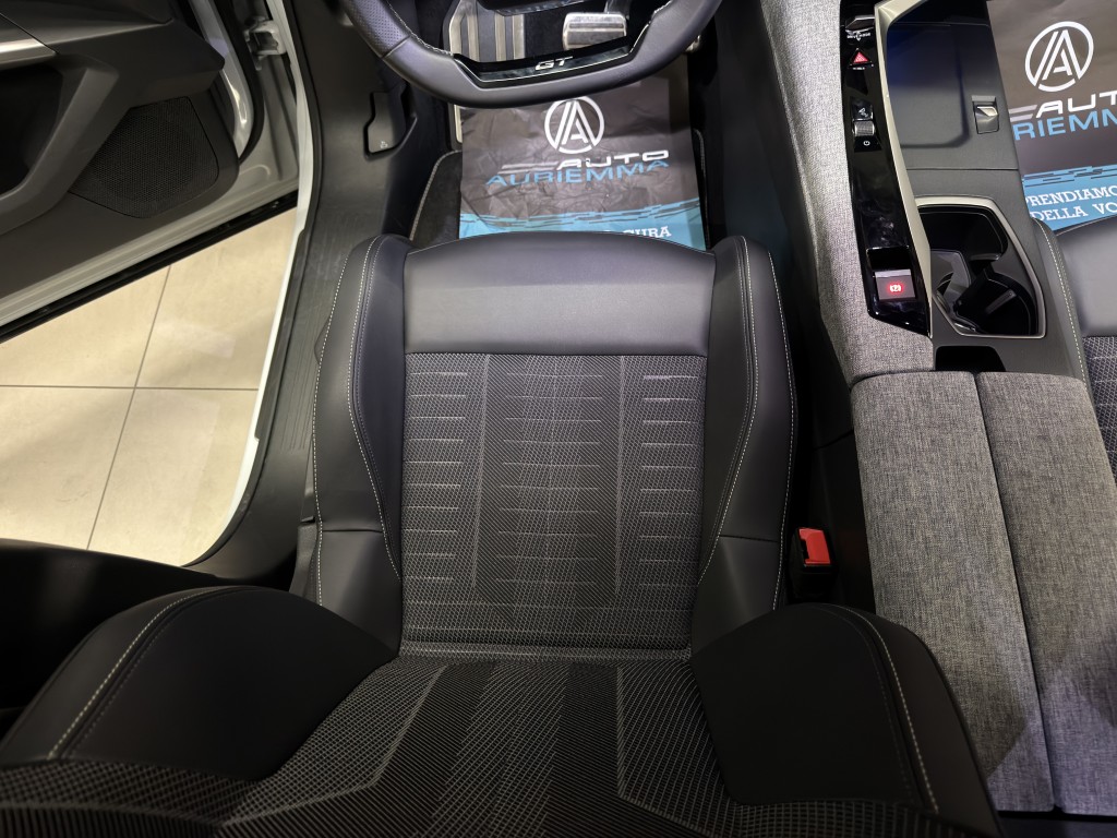 PEUGEOT 3008 1200 HYBRID 145 CV GT
